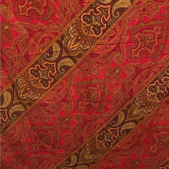 Ellen Tracy Silk Red/Burnt Orange and Gold Paisley Scarf Like New - Picture 9 of 10